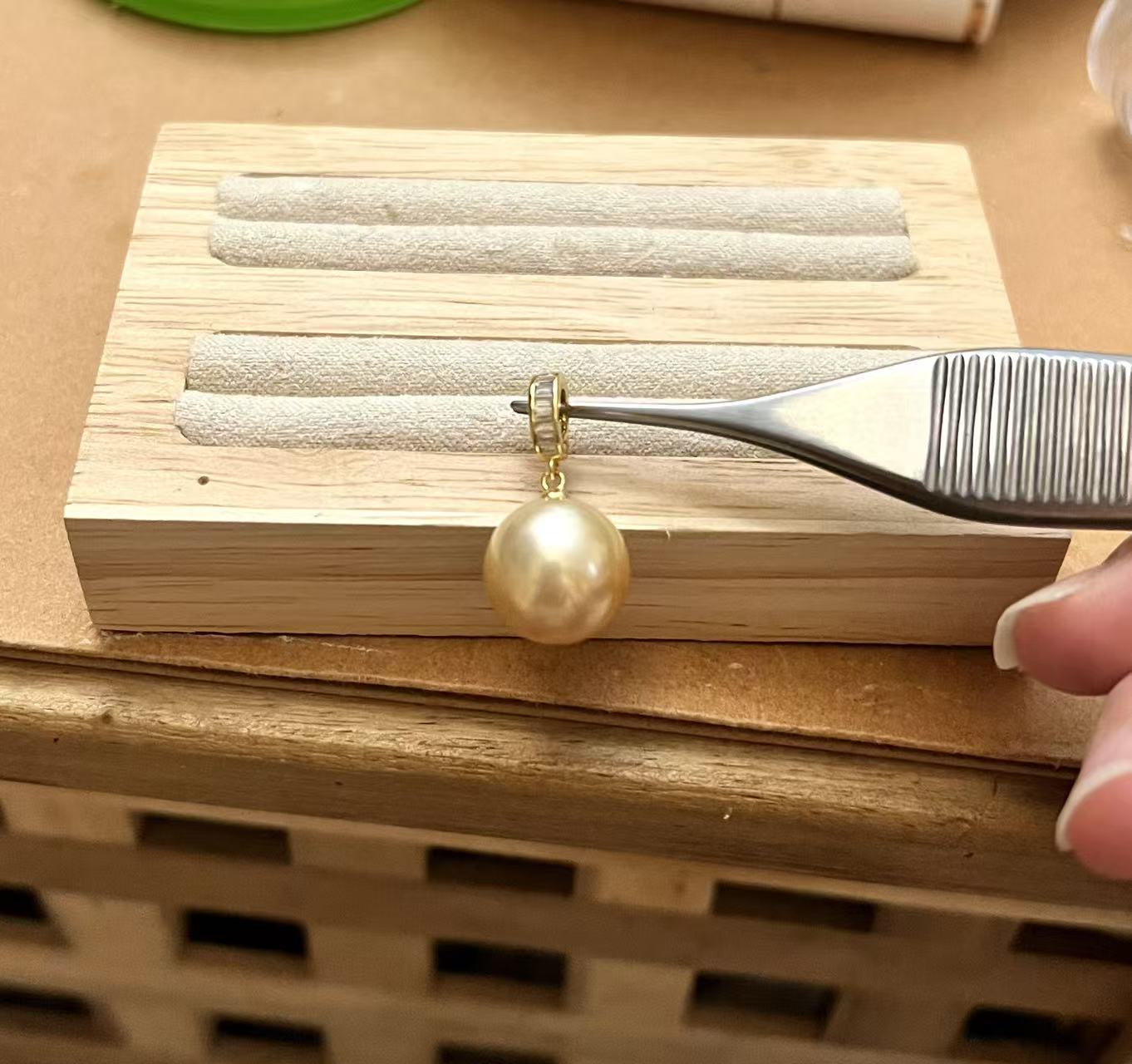 12.6mm 南洋金珠吊墜