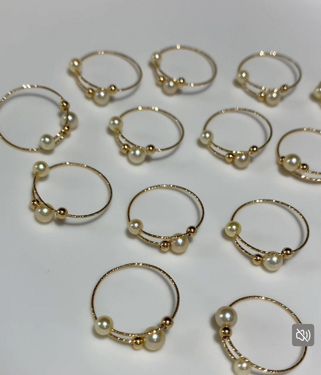 2.5-3mm & 4-4.5mm Akoya Gold Elastic Double Pearl Ring